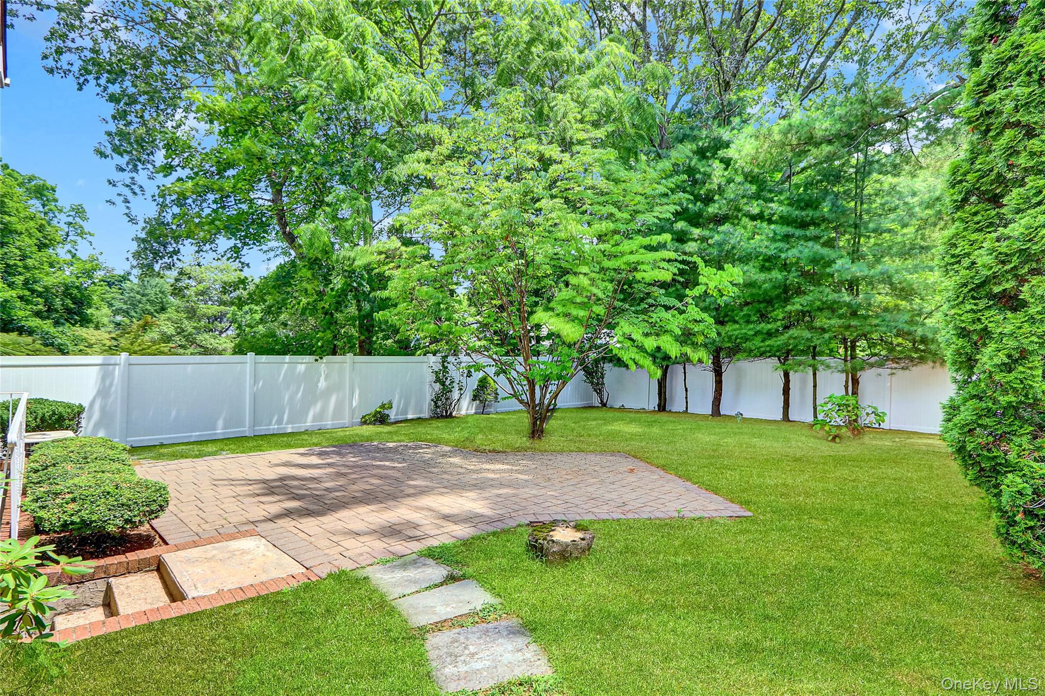 Single Family Singworth  Nassau County, NY 11771, MLS-932301-4