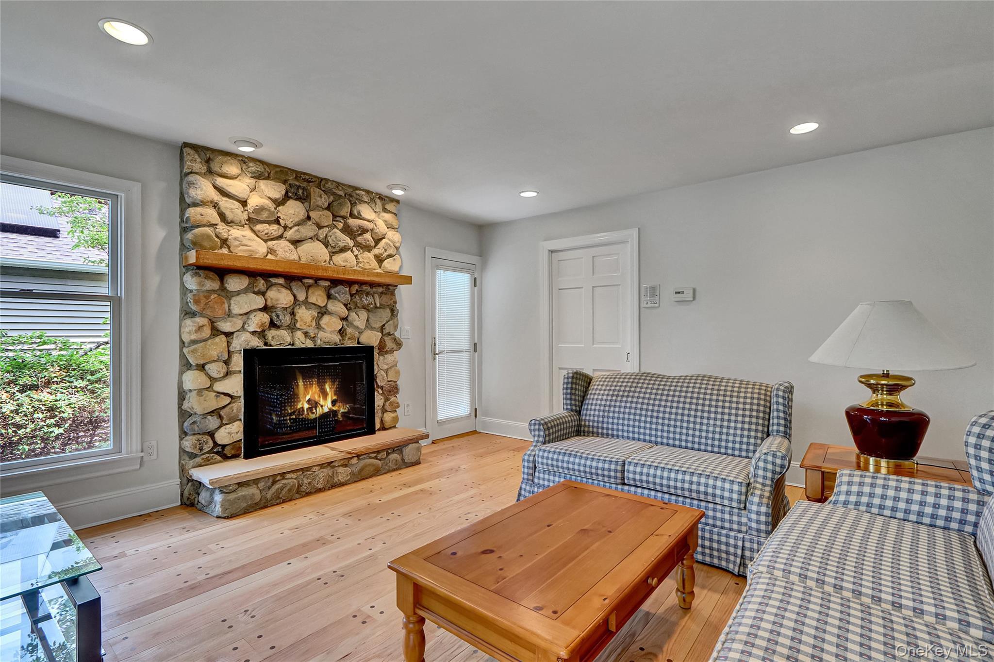 Single Family Singworth  Nassau County, NY 11771, MLS-932301-8