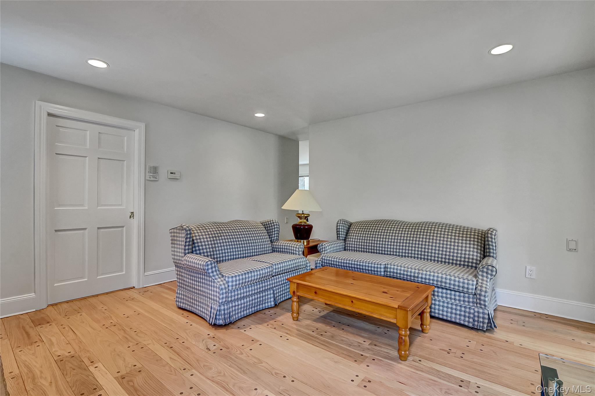 Single Family Singworth  Nassau County, NY 11771, MLS-932301-9