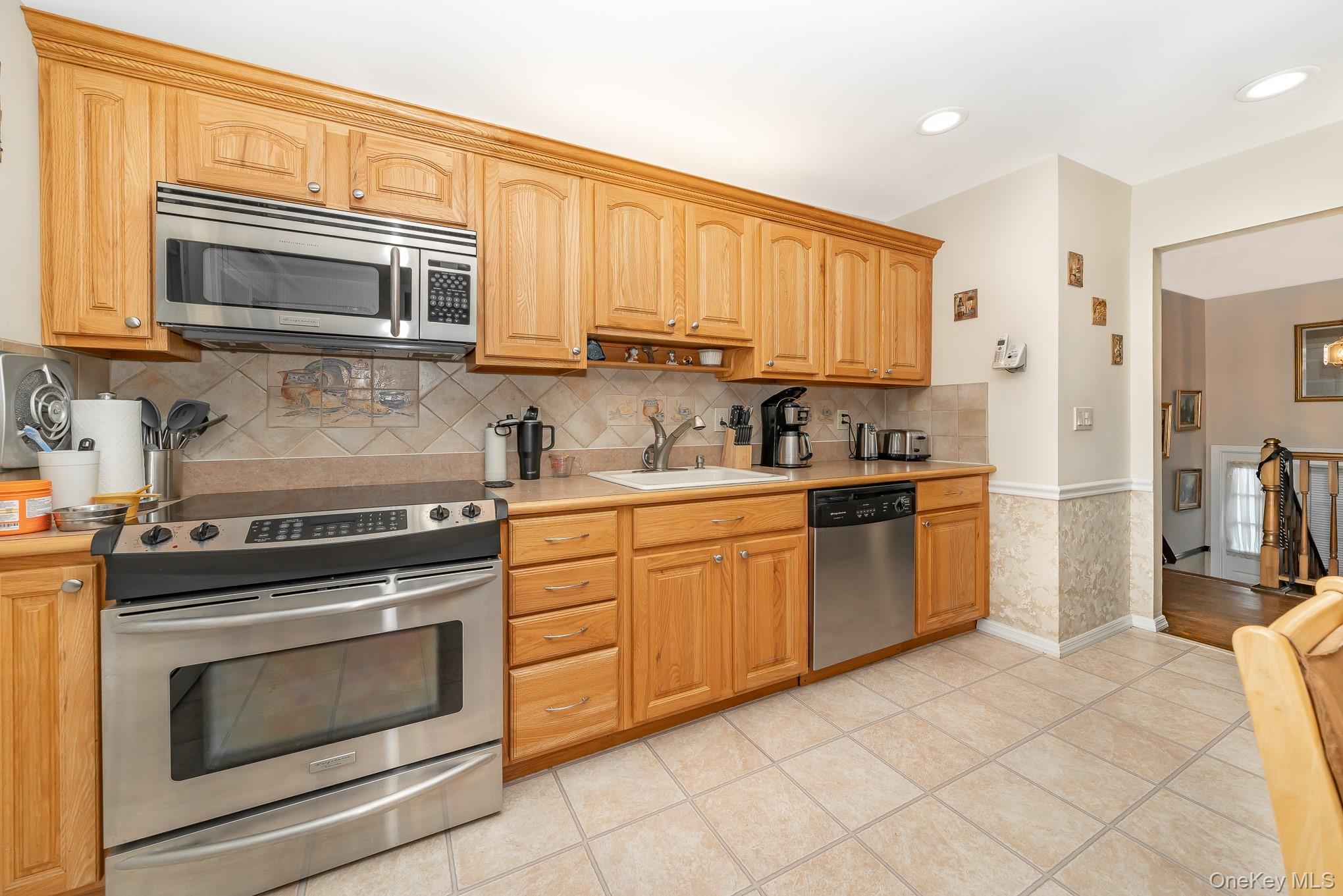 Single Family Sue-ann  Suffolk County, NY 11703, MLS-932302-4