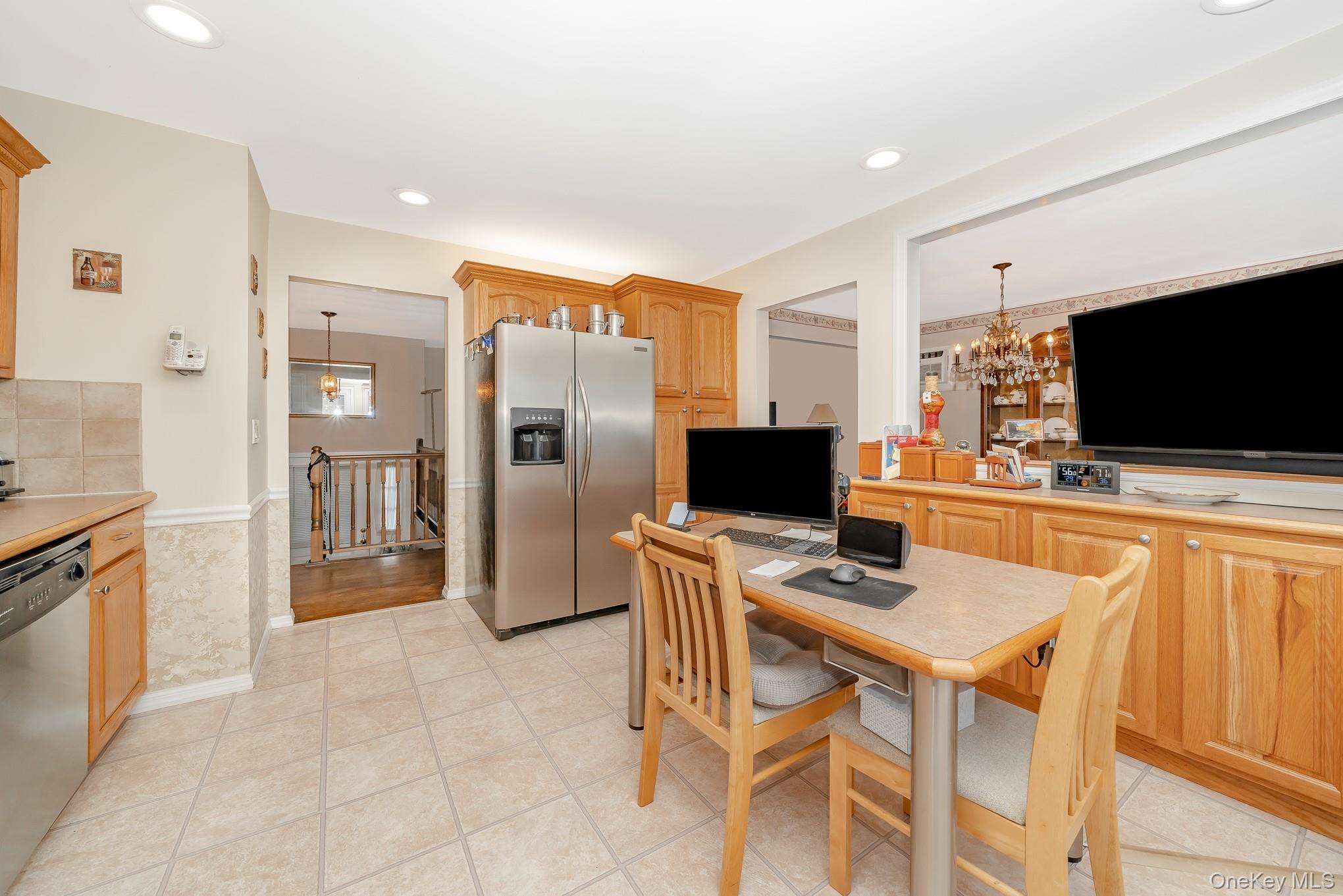 Single Family Sue-ann  Suffolk County, NY 11703, MLS-932302-5