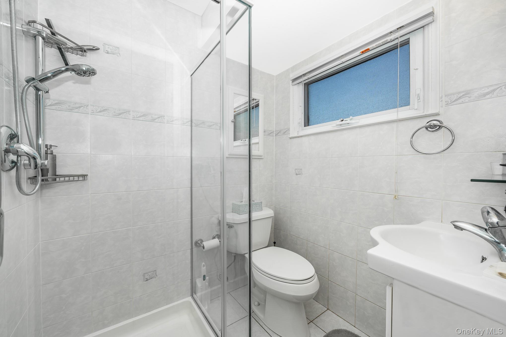 Single Family Sue-ann  Suffolk County, NY 11703, MLS-932302-8