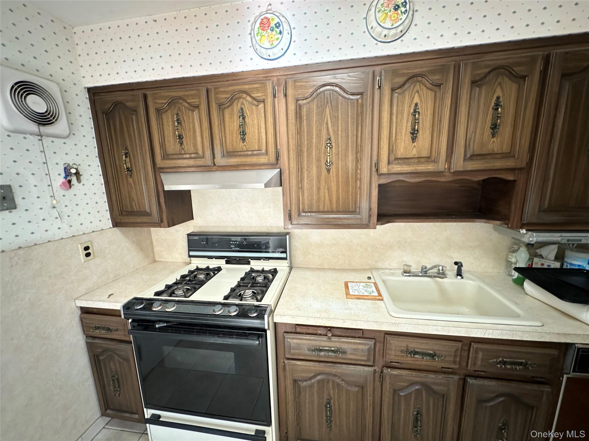 Single Family 20th Queens, NY 11357, MLS-932308-12