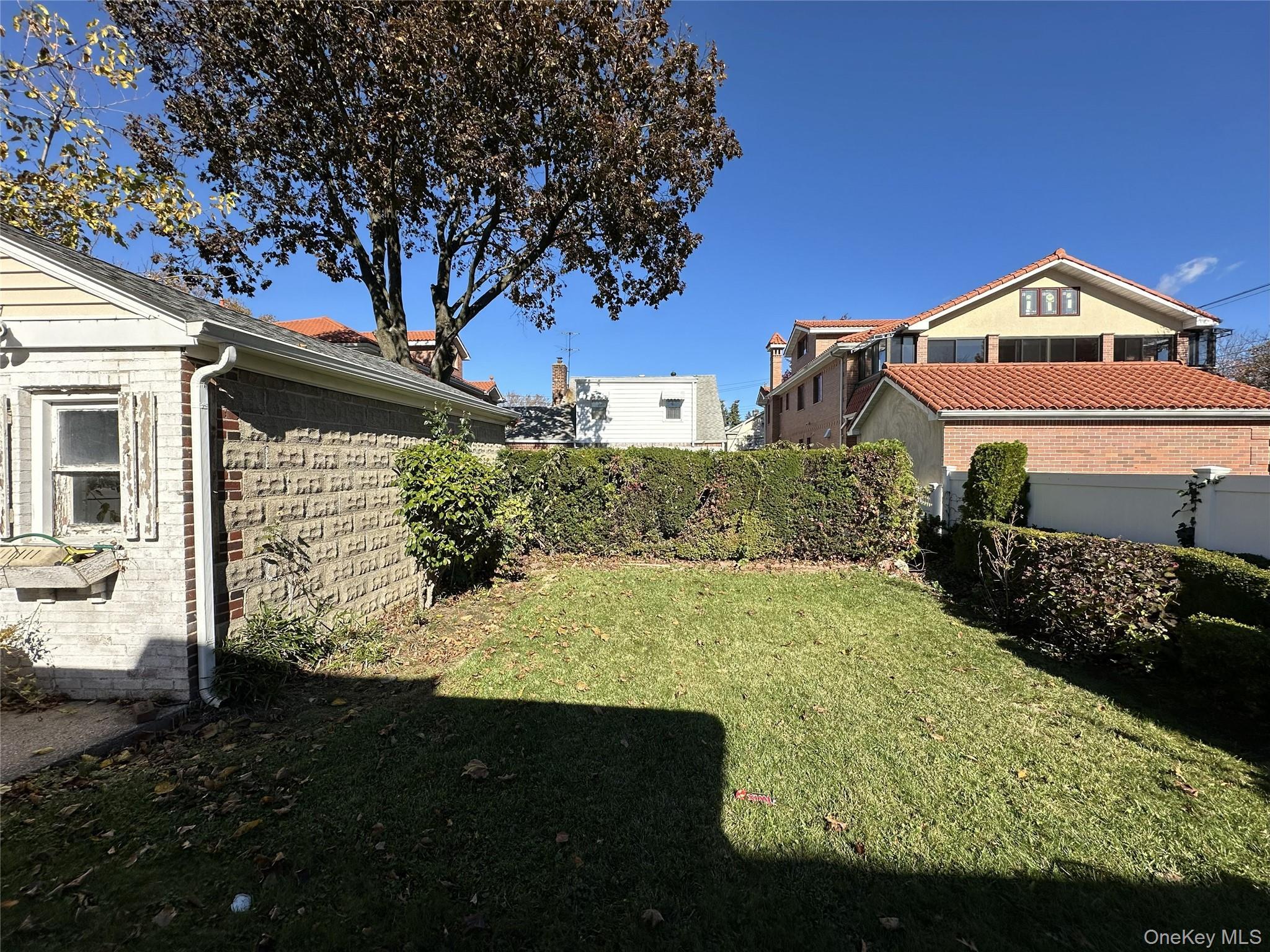 Single Family 20th Queens, NY 11357, MLS-932308-2