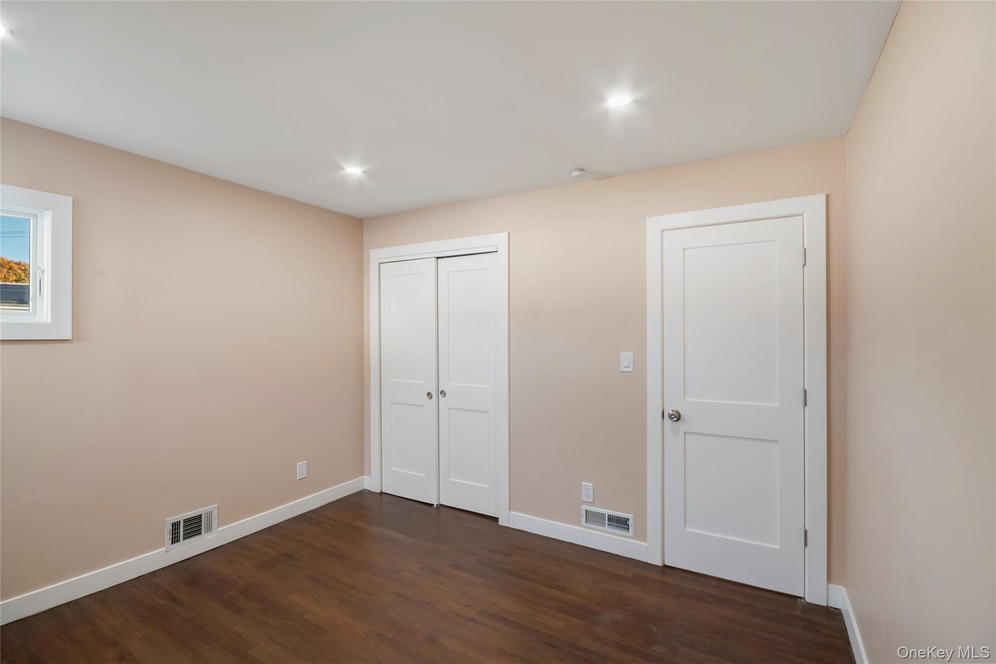 Single Family Carll  Suffolk County, NY 11706, MLS-932332-20