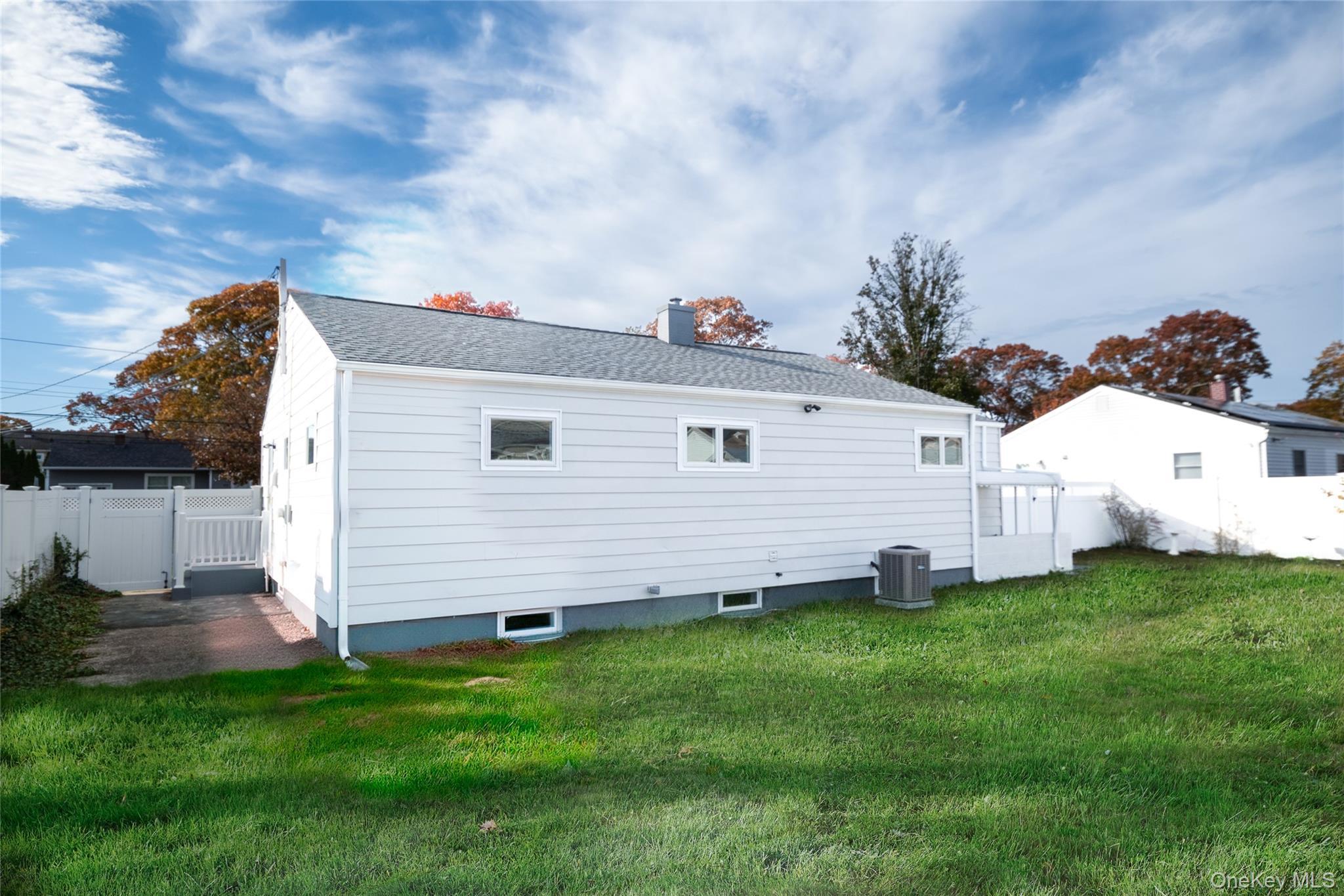 Single Family Carll  Suffolk County, NY 11706, MLS-932332-6