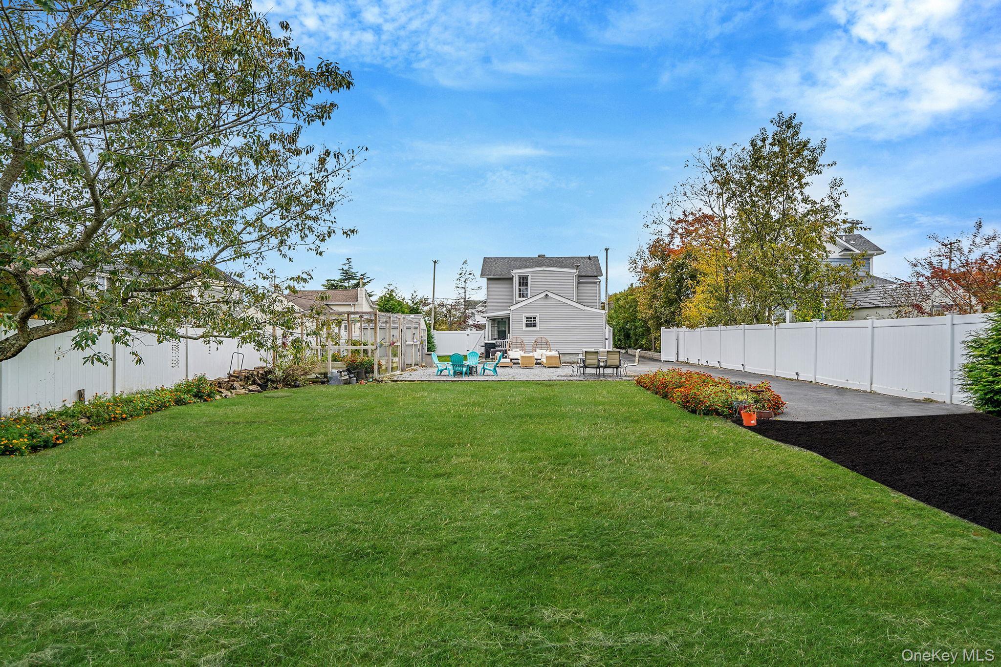 Single Family Maple  Suffolk County, NY 11772, MLS-932391-26