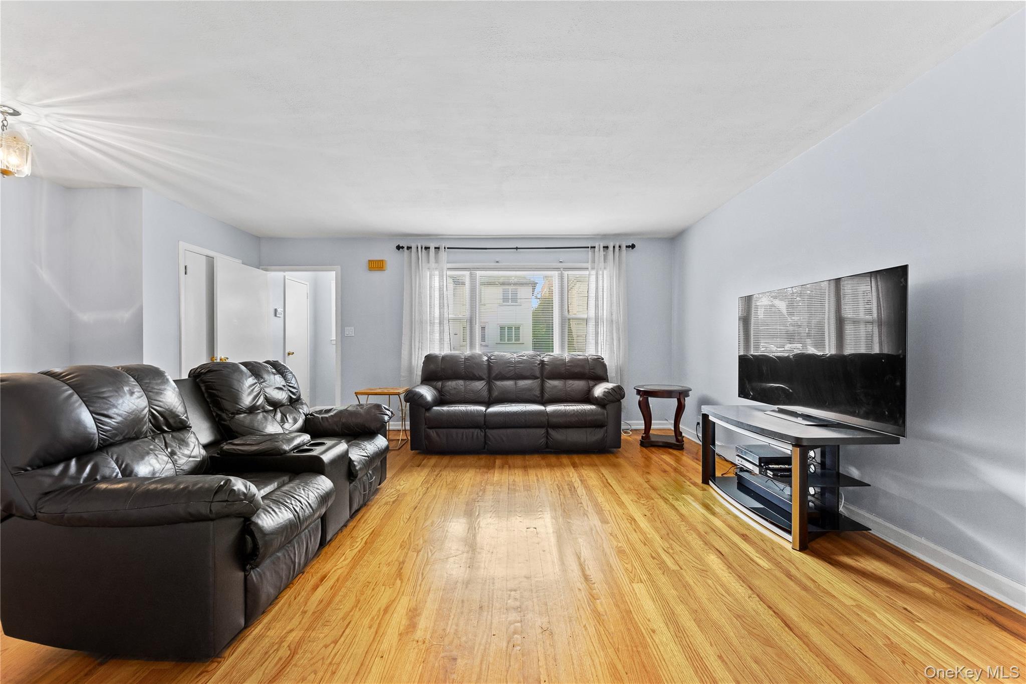 Single Family Riverside  Queens, NY 11357, MLS-932394-3