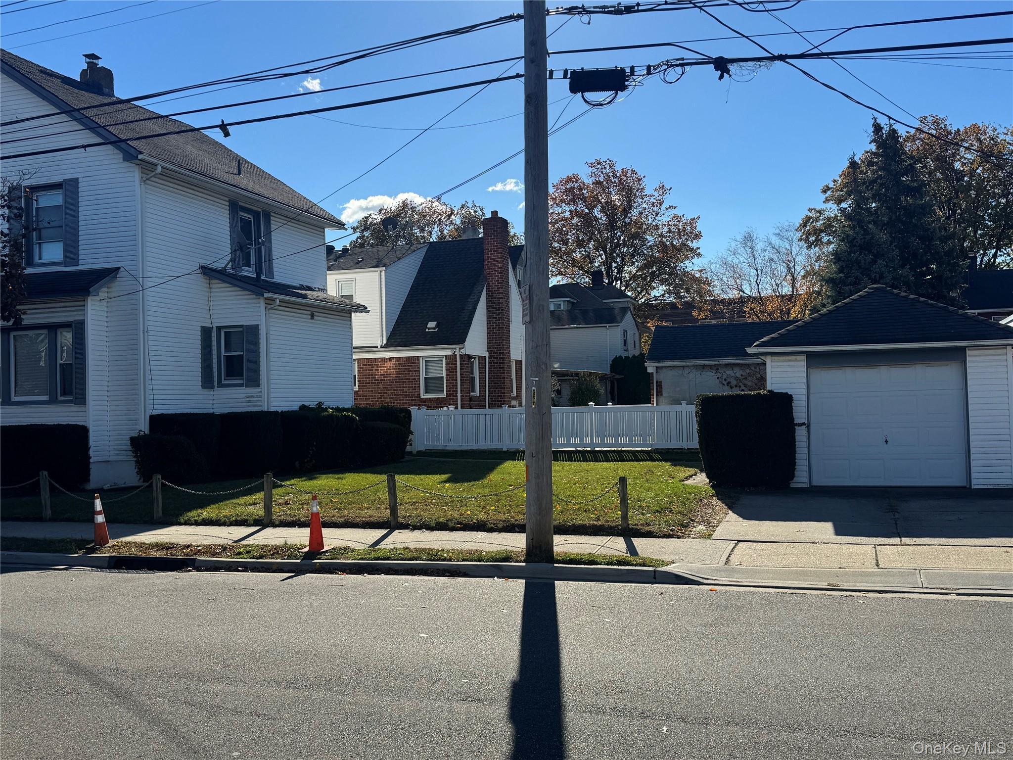 Single Family Flower  Nassau County, NY 11001, MLS-932397-2