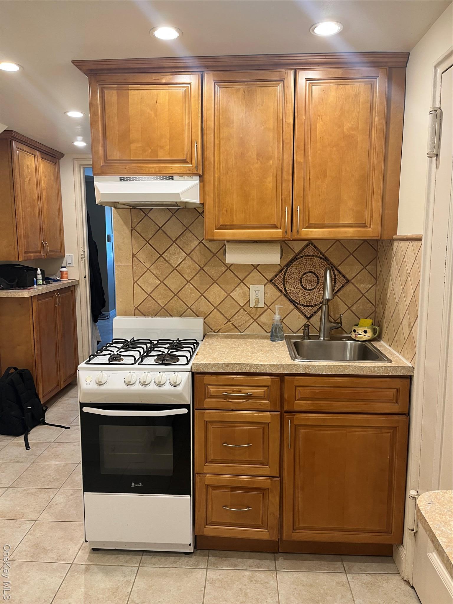Single Family Lafayette  Bronx, NY 10465, MLS-932438-3