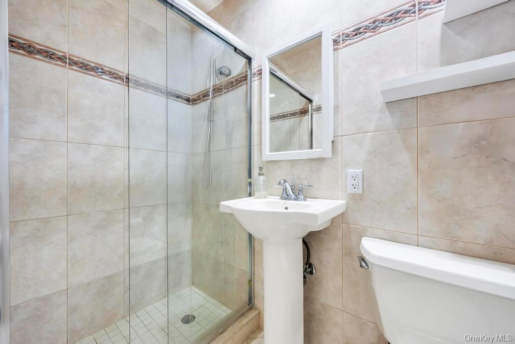 Single Family Glenwood  Nassau County, NY 11803, MLS-932460-37