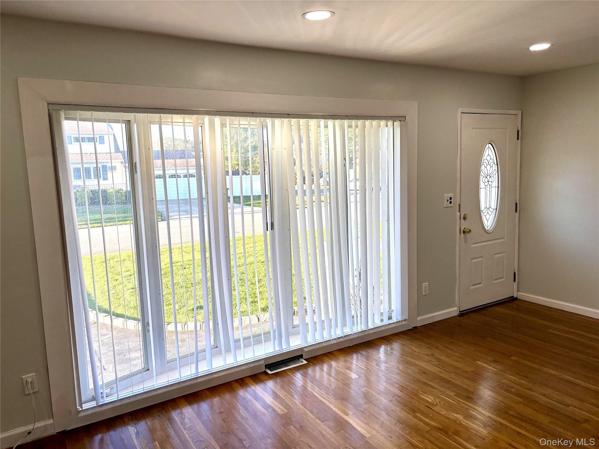 Single Family 4th Suffolk County, NY 11704, MLS-932520-2