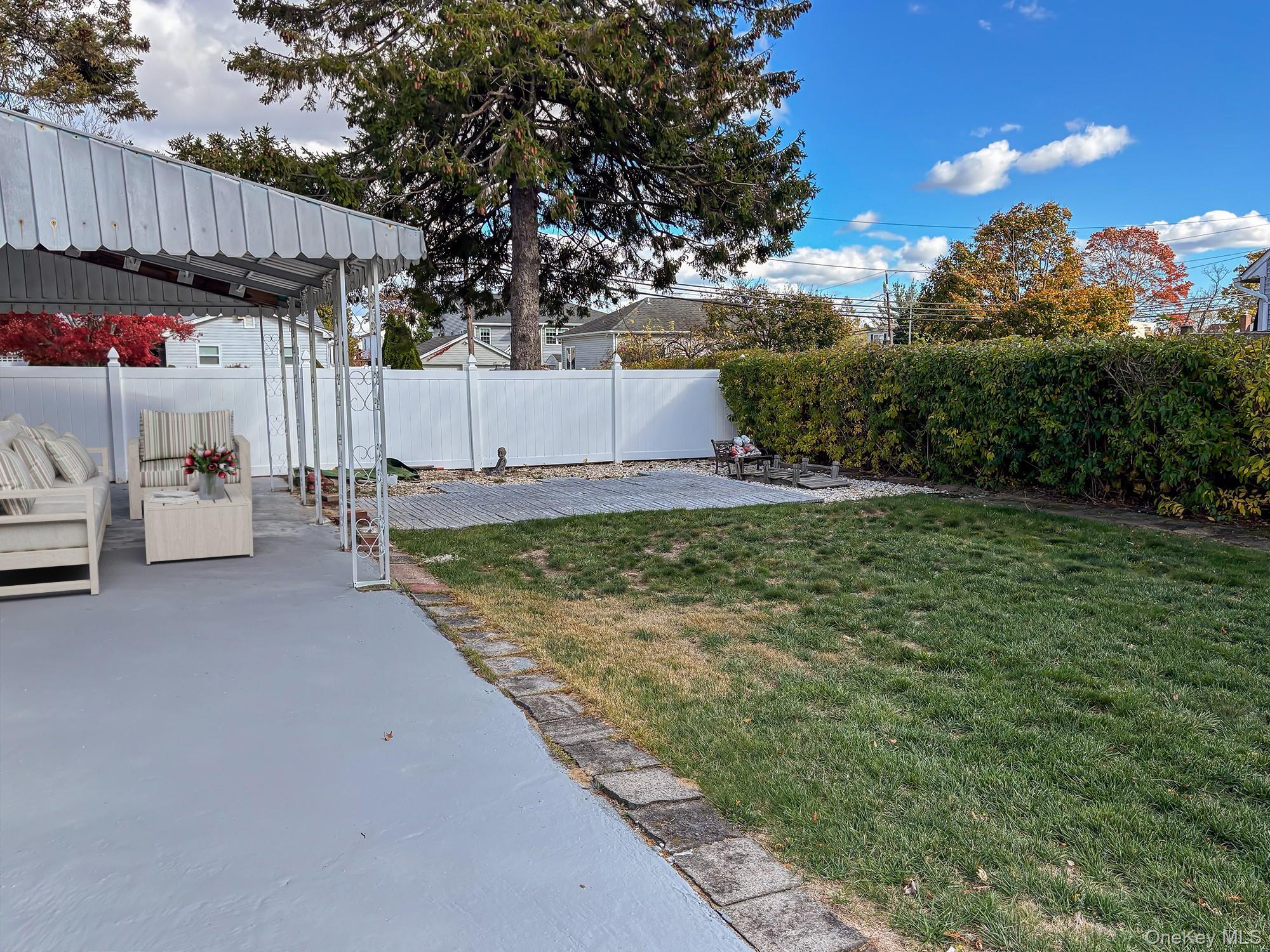 Single Family 4th Suffolk County, NY 11704, MLS-932520-24