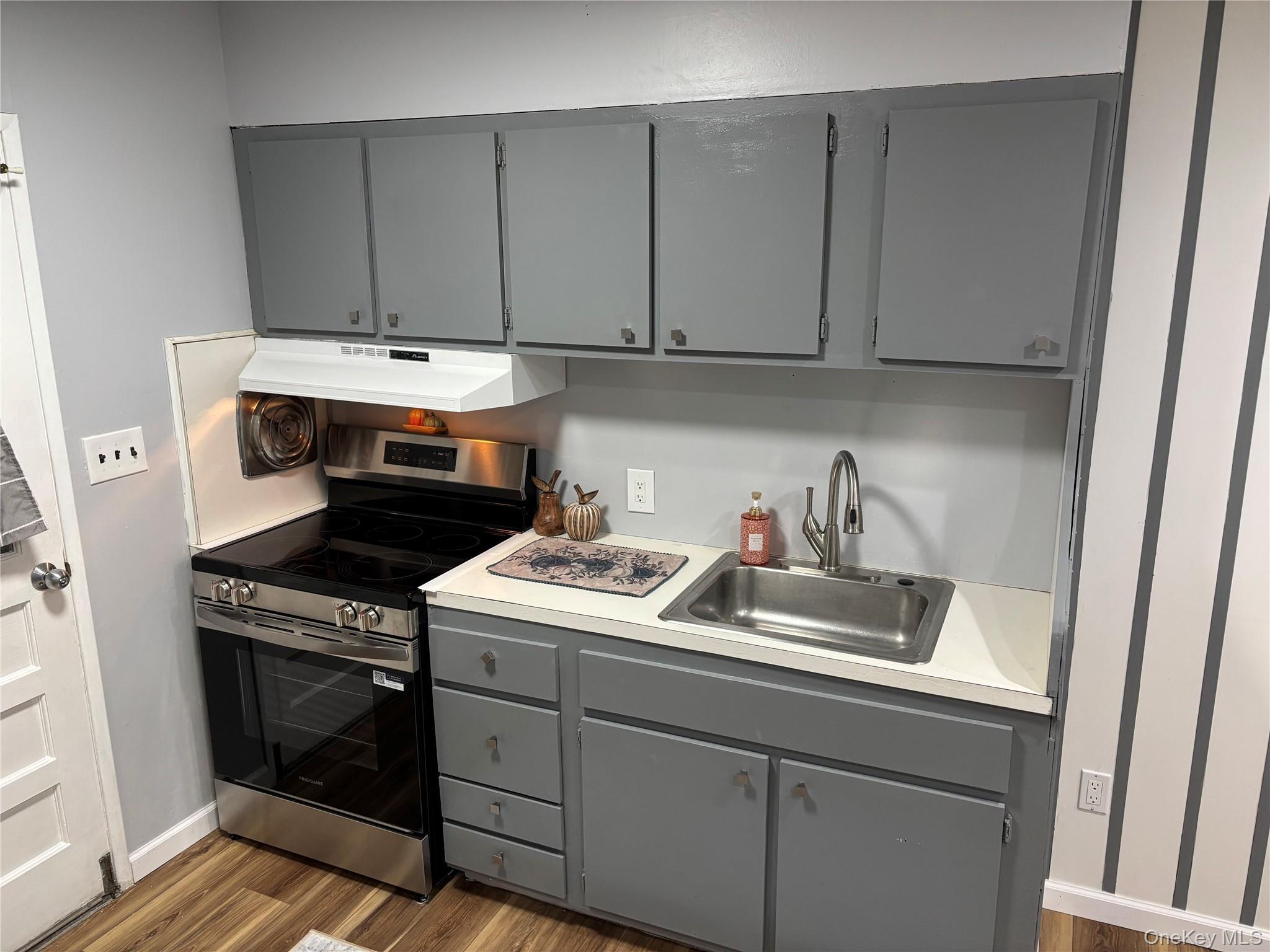 Single Family 4th Suffolk County, NY 11704, MLS-932520-5