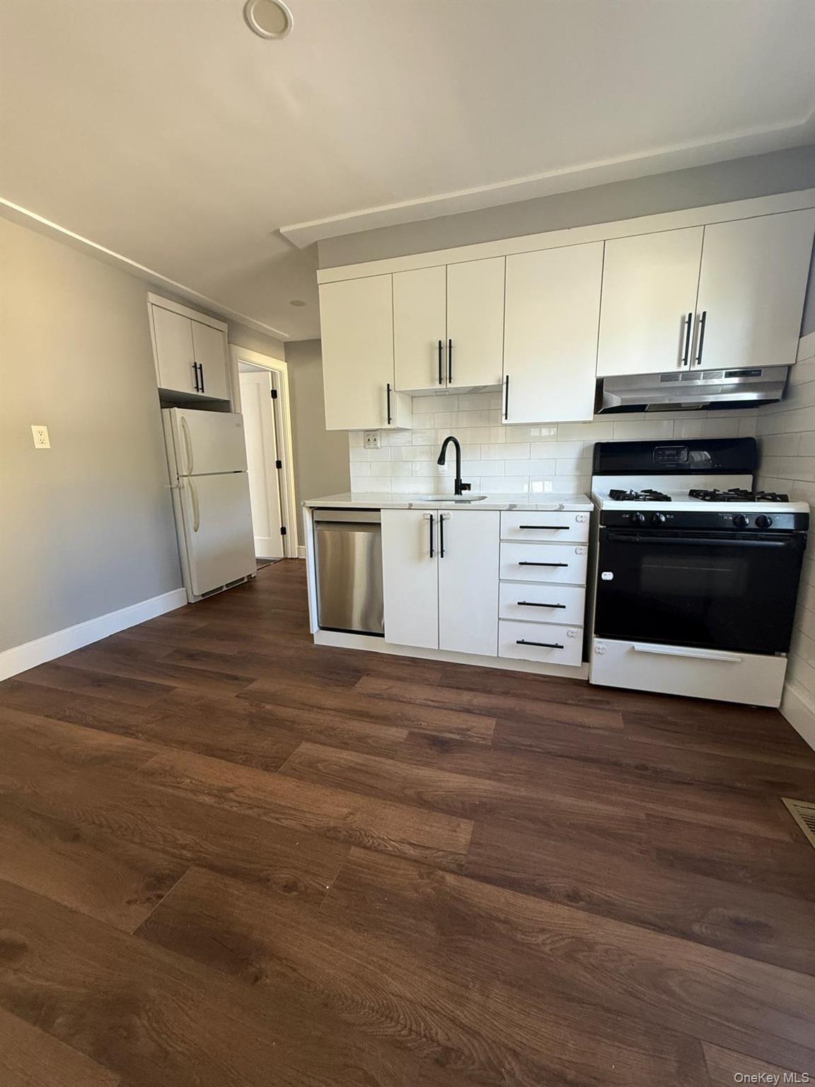 Single Family Jefferson  Nassau County, NY 11577, MLS-932549-8