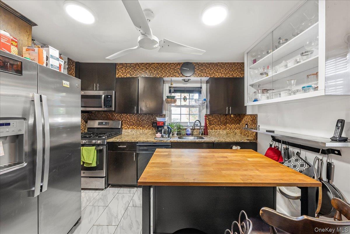 Single Family Meadowbrook  Nassau County, NY 11550, MLS-932566-10