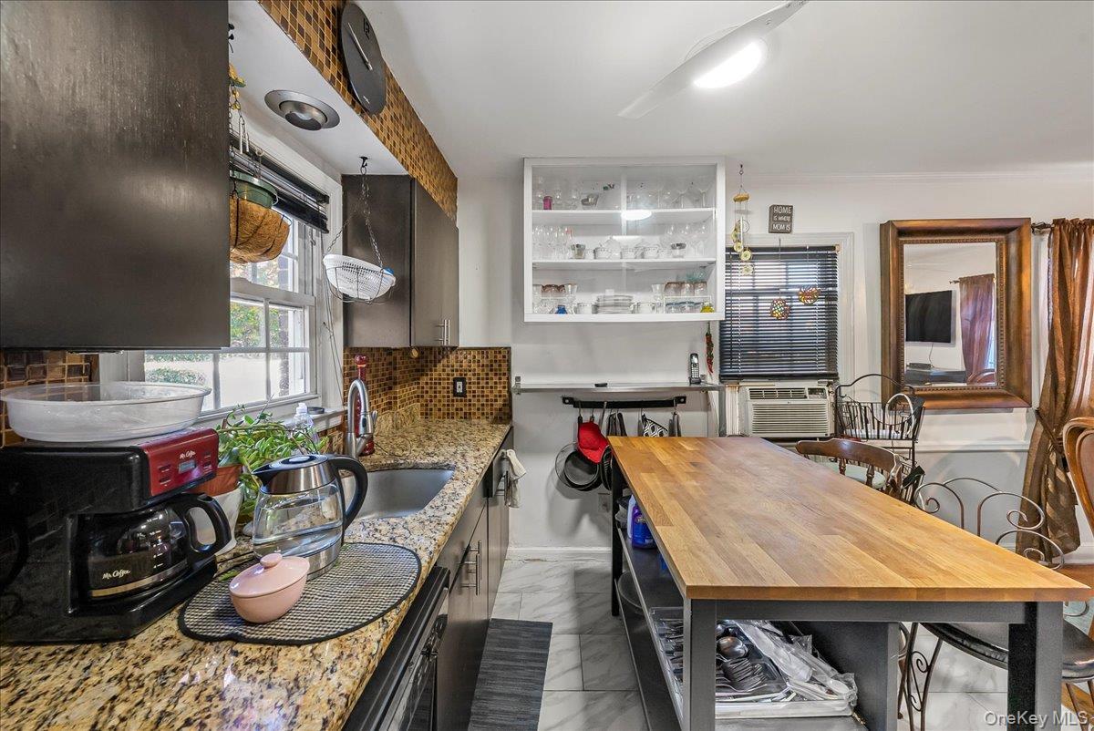 Single Family Meadowbrook  Nassau County, NY 11550, MLS-932566-11