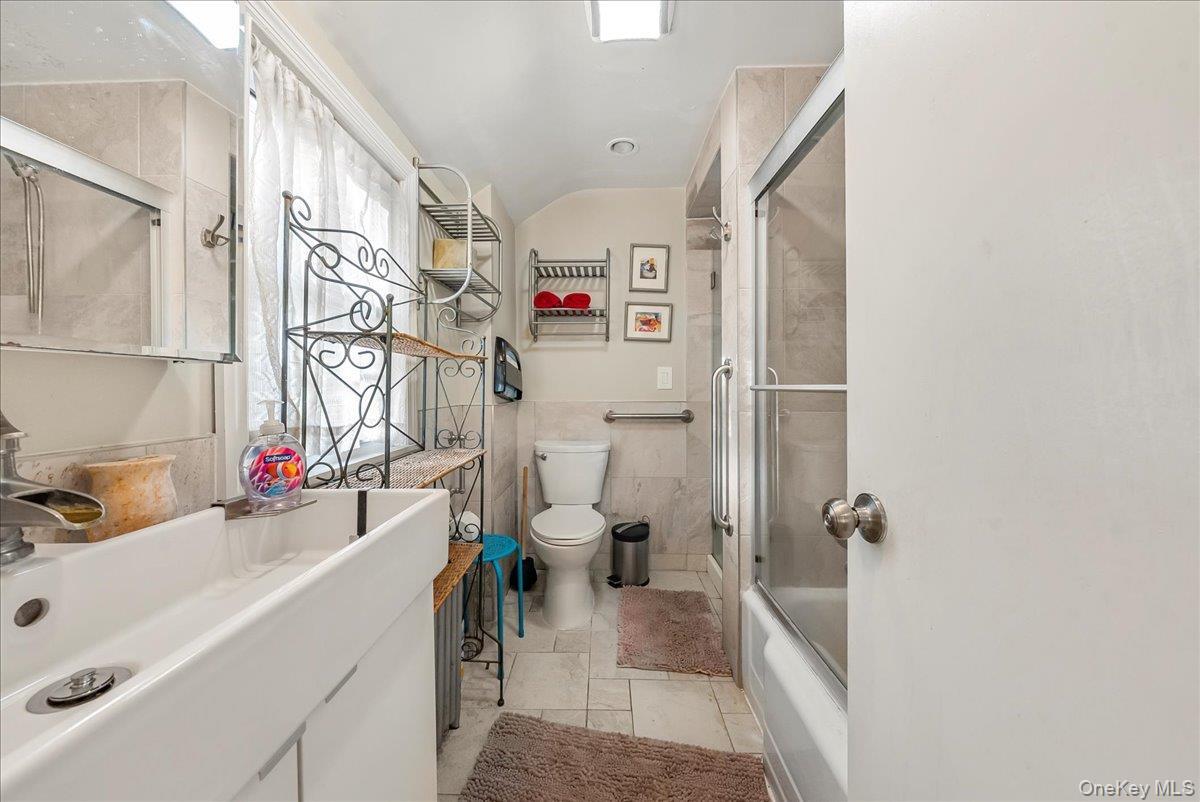 Single Family Meadowbrook  Nassau County, NY 11550, MLS-932566-16