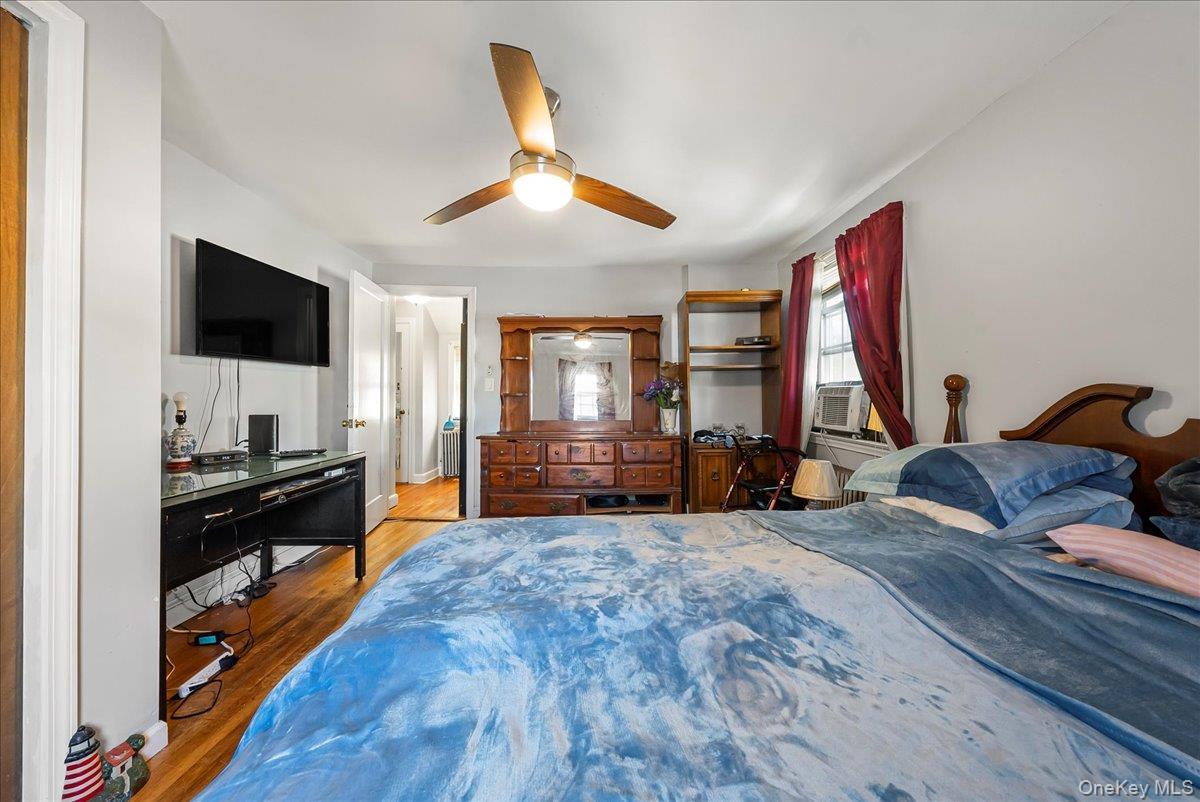 Single Family Meadowbrook  Nassau County, NY 11550, MLS-932566-19