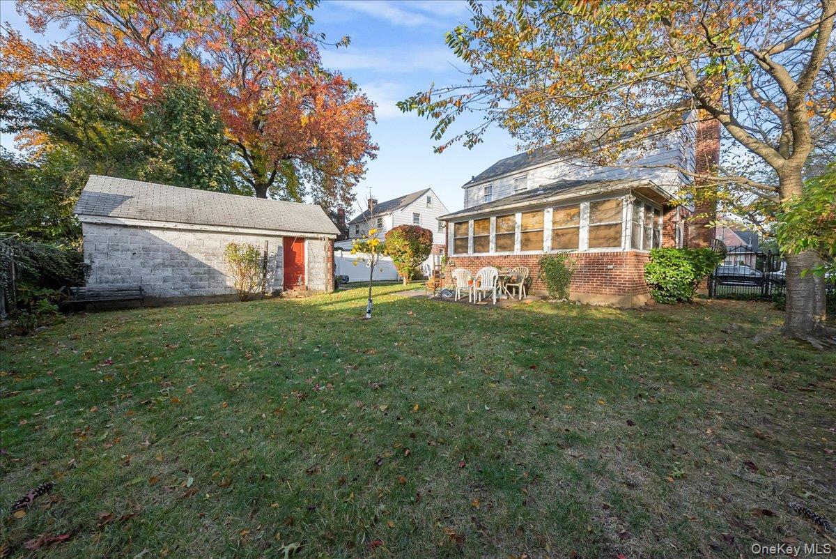 Single Family Meadowbrook  Nassau County, NY 11550, MLS-932566-23