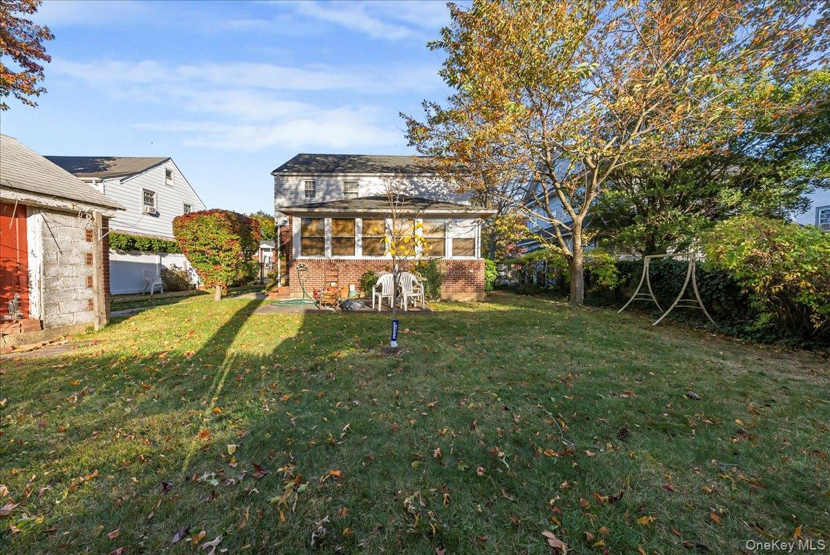 Single Family Meadowbrook  Nassau County, NY 11550, MLS-932566-25