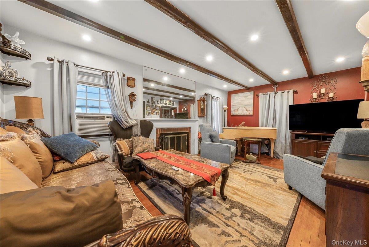 Single Family Meadowbrook  Nassau County, NY 11550, MLS-932566-4