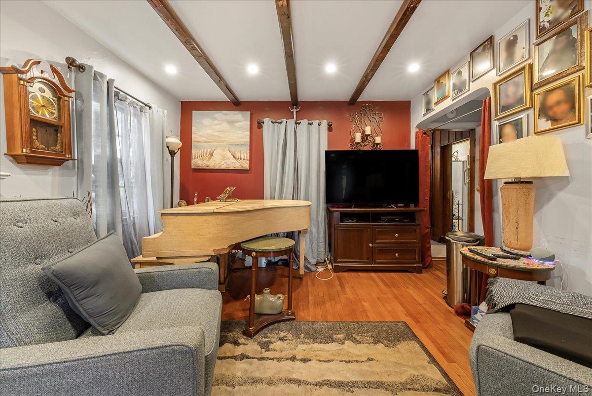 Single Family Meadowbrook  Nassau County, NY 11550, MLS-932566-5