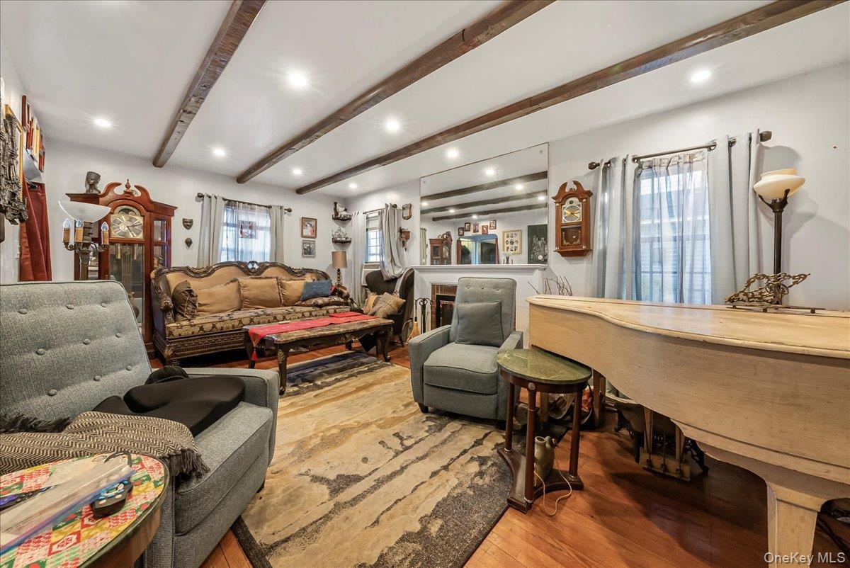 Single Family Meadowbrook  Nassau County, NY 11550, MLS-932566-6