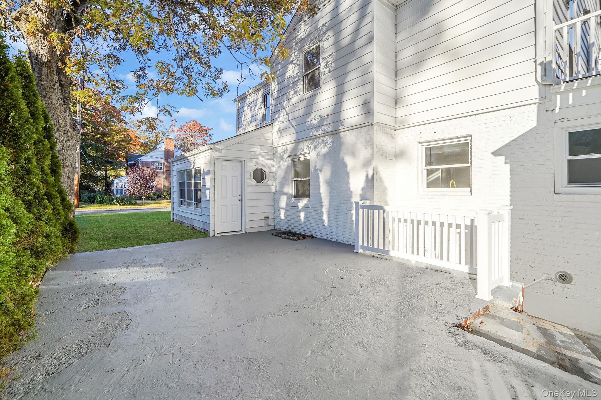 Single Family Oxford  Nassau County, NY 11520, MLS-932576-4