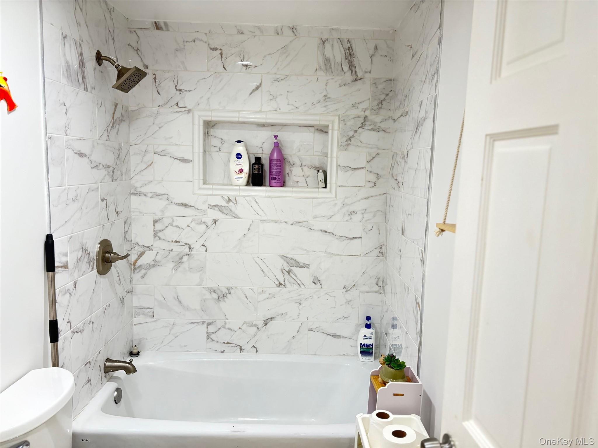 Single Family Garden City Suffolk County, NY 11798, MLS-932586-19