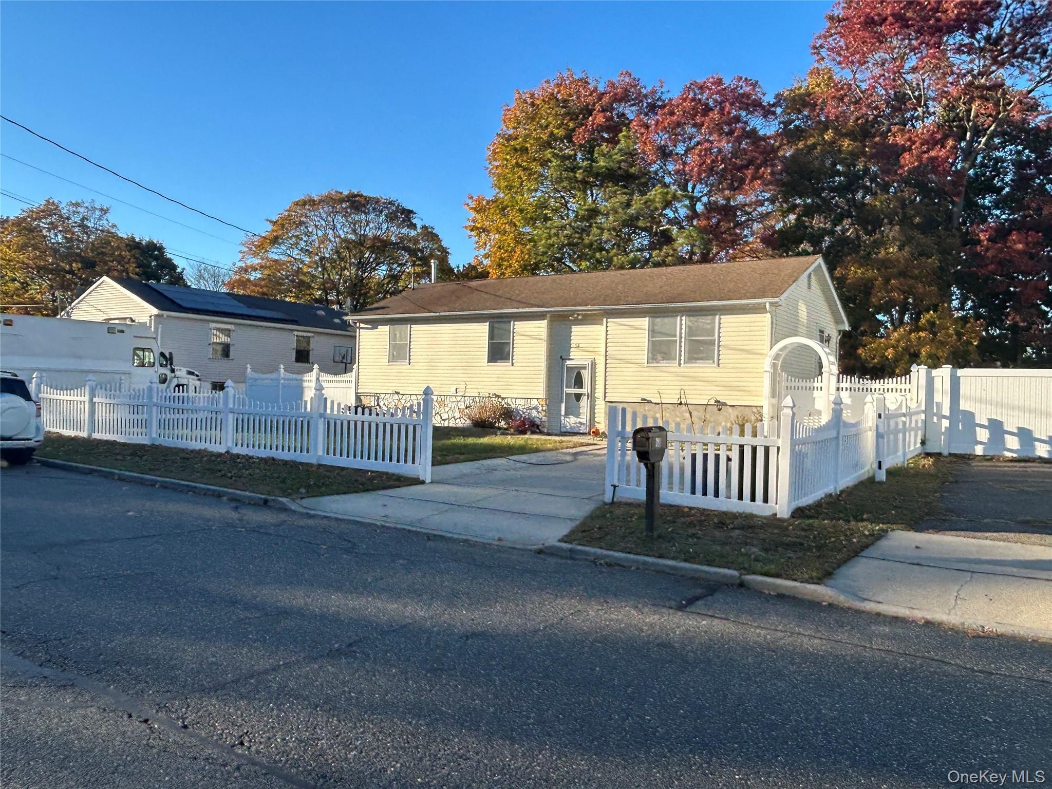 Single Family Garden City Suffolk County, NY 11798, MLS-932586-2