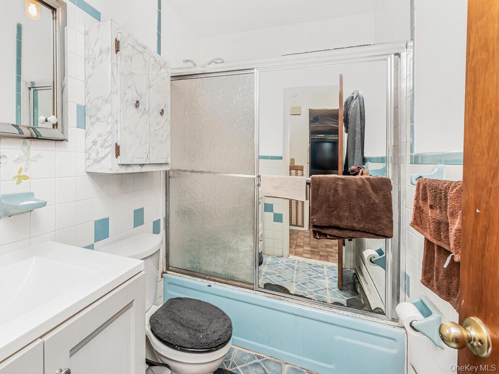 Single Family Edson  Bronx, NY 10469, MLS-932591-19