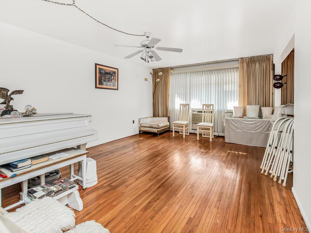 Single Family Edson  Bronx, NY 10469, MLS-932591-21