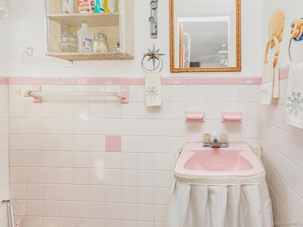 Single Family Edson  Bronx, NY 10469, MLS-932591-29