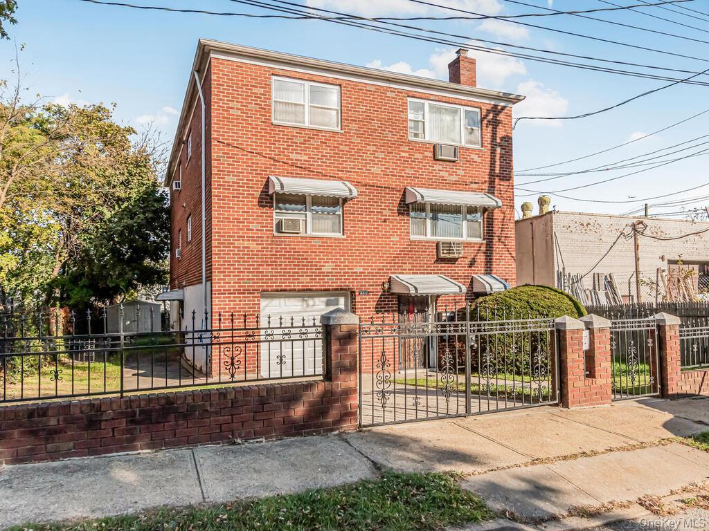 Single Family Edson  Bronx, NY 10469, MLS-932591-3