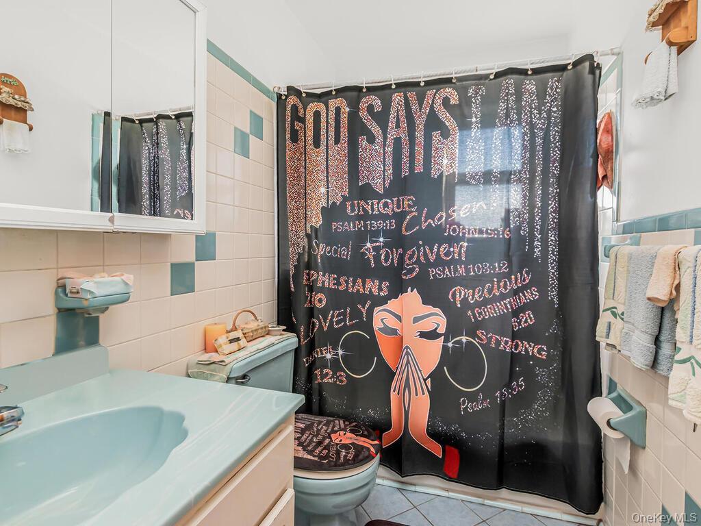 Single Family Edson  Bronx, NY 10469, MLS-932591-36