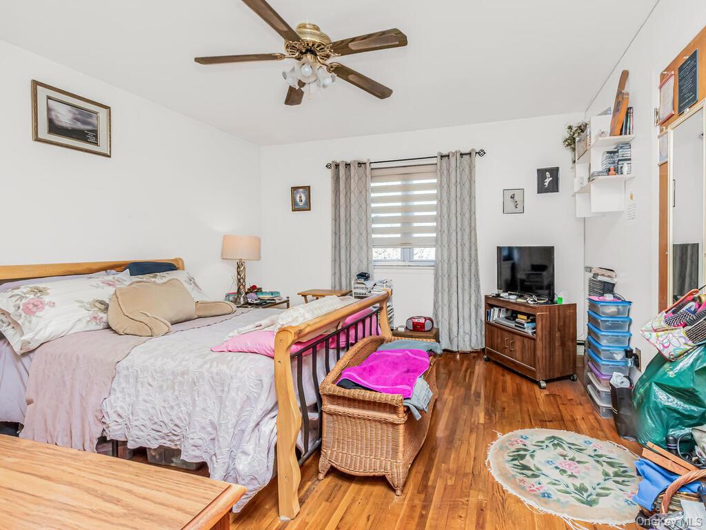 Single Family Edson  Bronx, NY 10469, MLS-932591-40