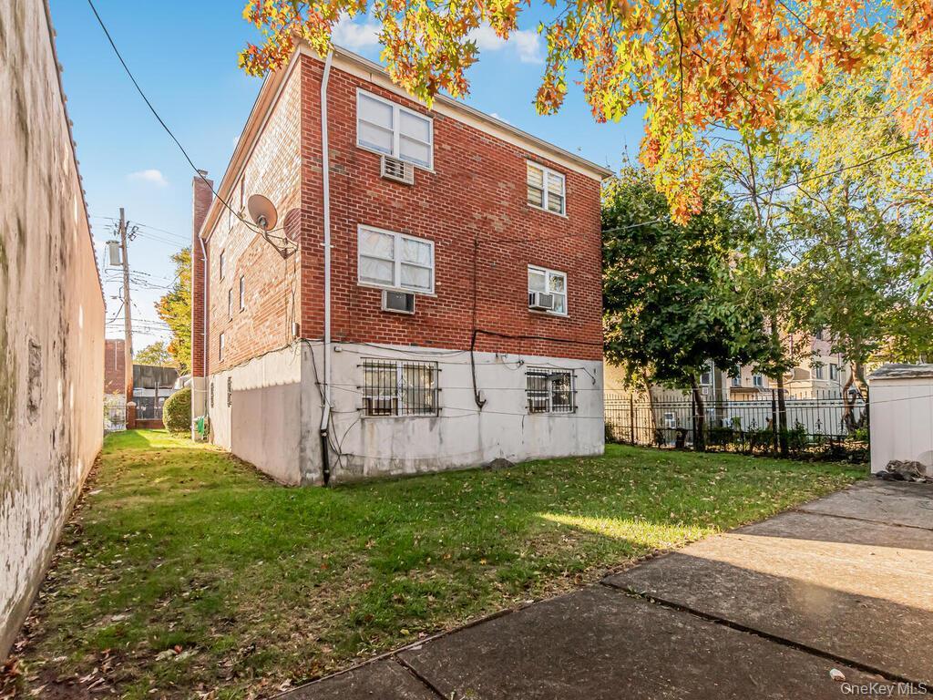 Single Family Edson  Bronx, NY 10469, MLS-932591-9