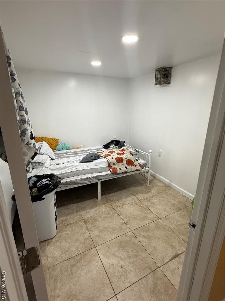 Single Family Seville  Nassau County, NY 11003, MLS-932647-17