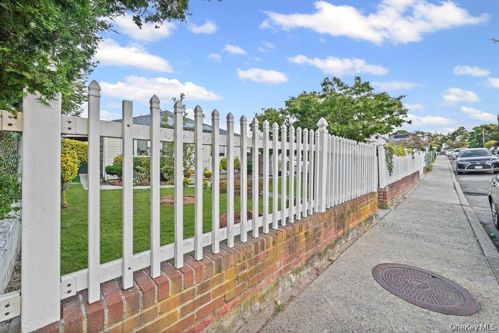 Single Family Seville  Nassau County, NY 11003, MLS-932647-3