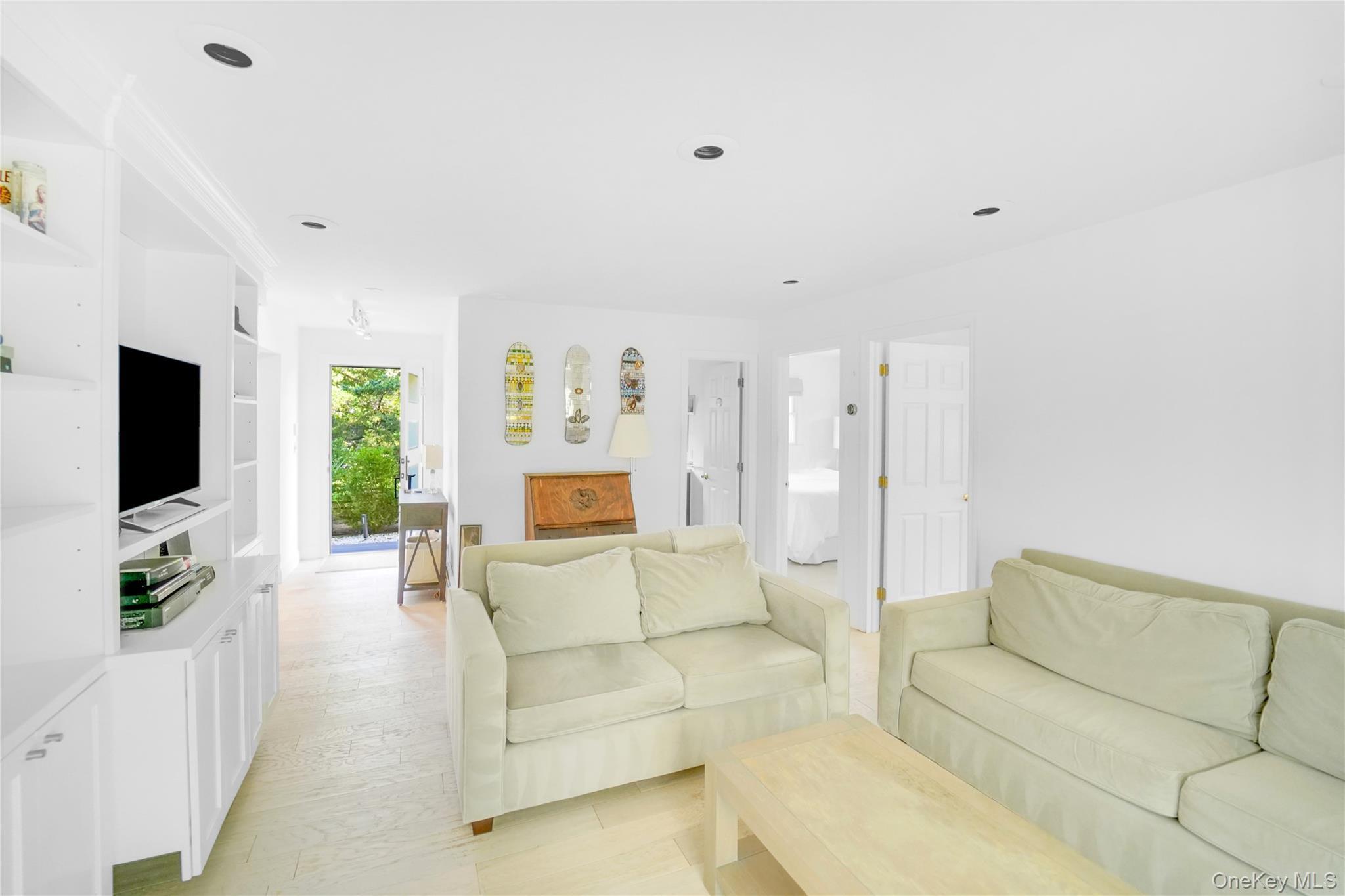 Single Family Jefferson Suffolk County, NY 11946, MLS-932738-5