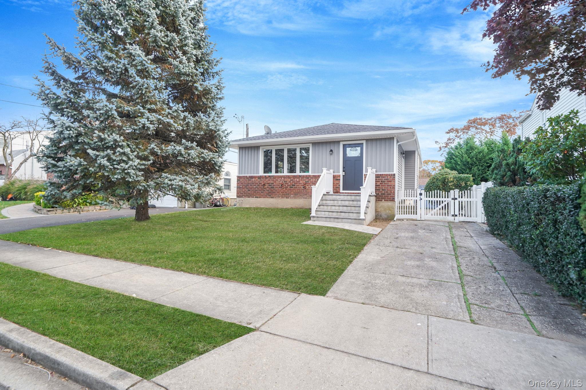 Single Family Parkhill  Nassau County, NY 11758, MLS-932823-2