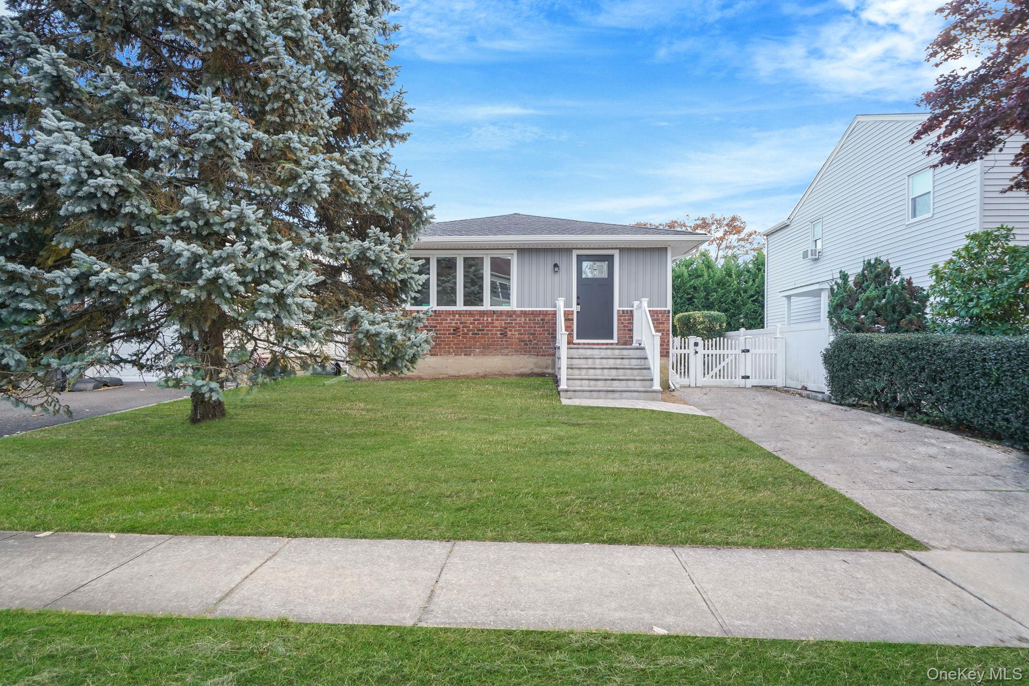 Single Family Parkhill  Nassau County, NY 11758, MLS-932823-3