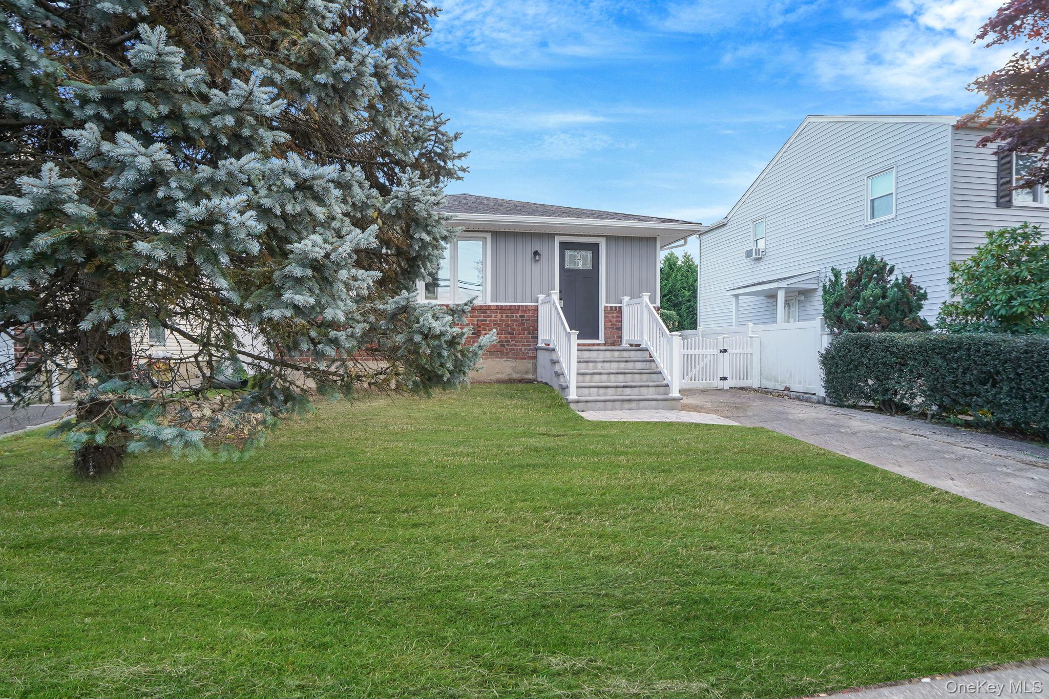 Single Family Parkhill  Nassau County, NY 11758, MLS-932823-4