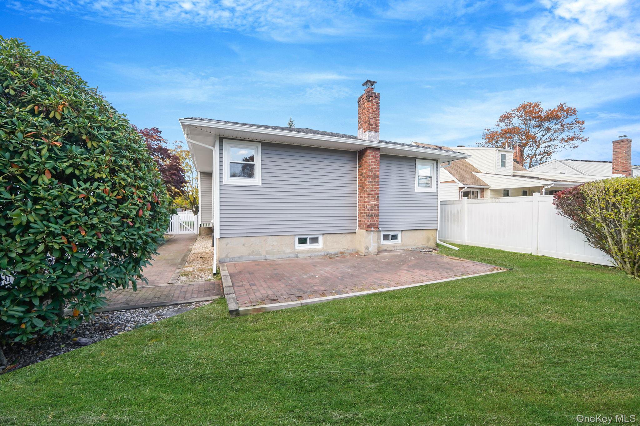 Single Family Parkhill  Nassau County, NY 11758, MLS-932823-7