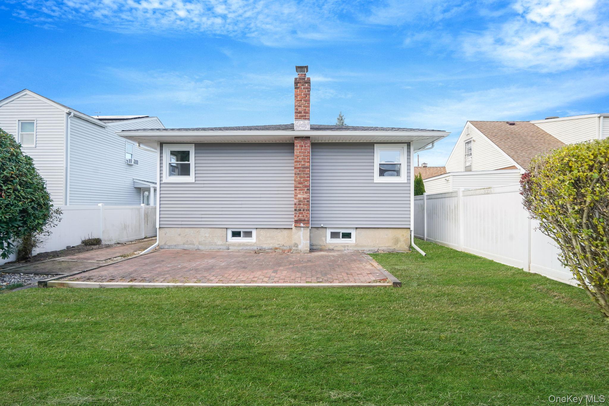 Single Family Parkhill  Nassau County, NY 11758, MLS-932823-8