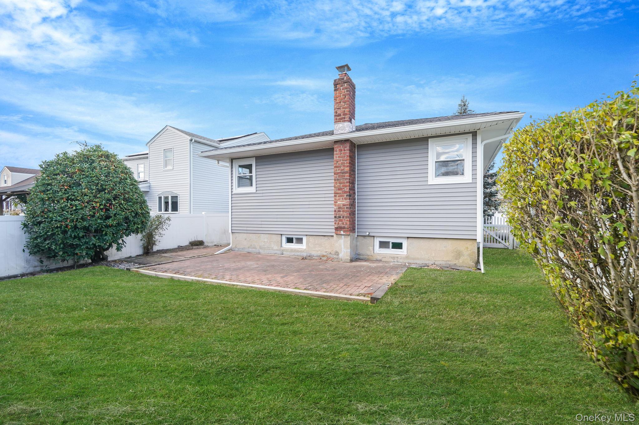 Single Family Parkhill  Nassau County, NY 11758, MLS-932823-9