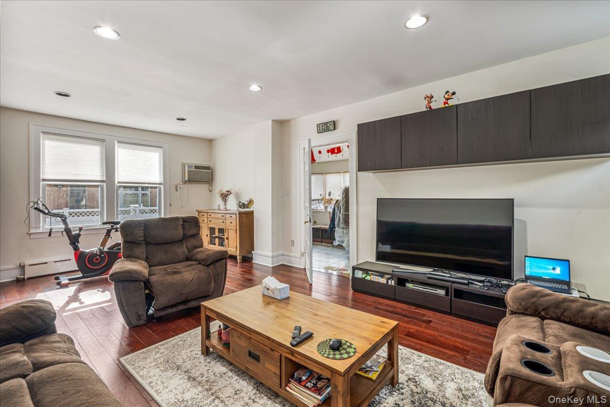 Single Family 208th Queens, NY 11361, MLS-932848-8