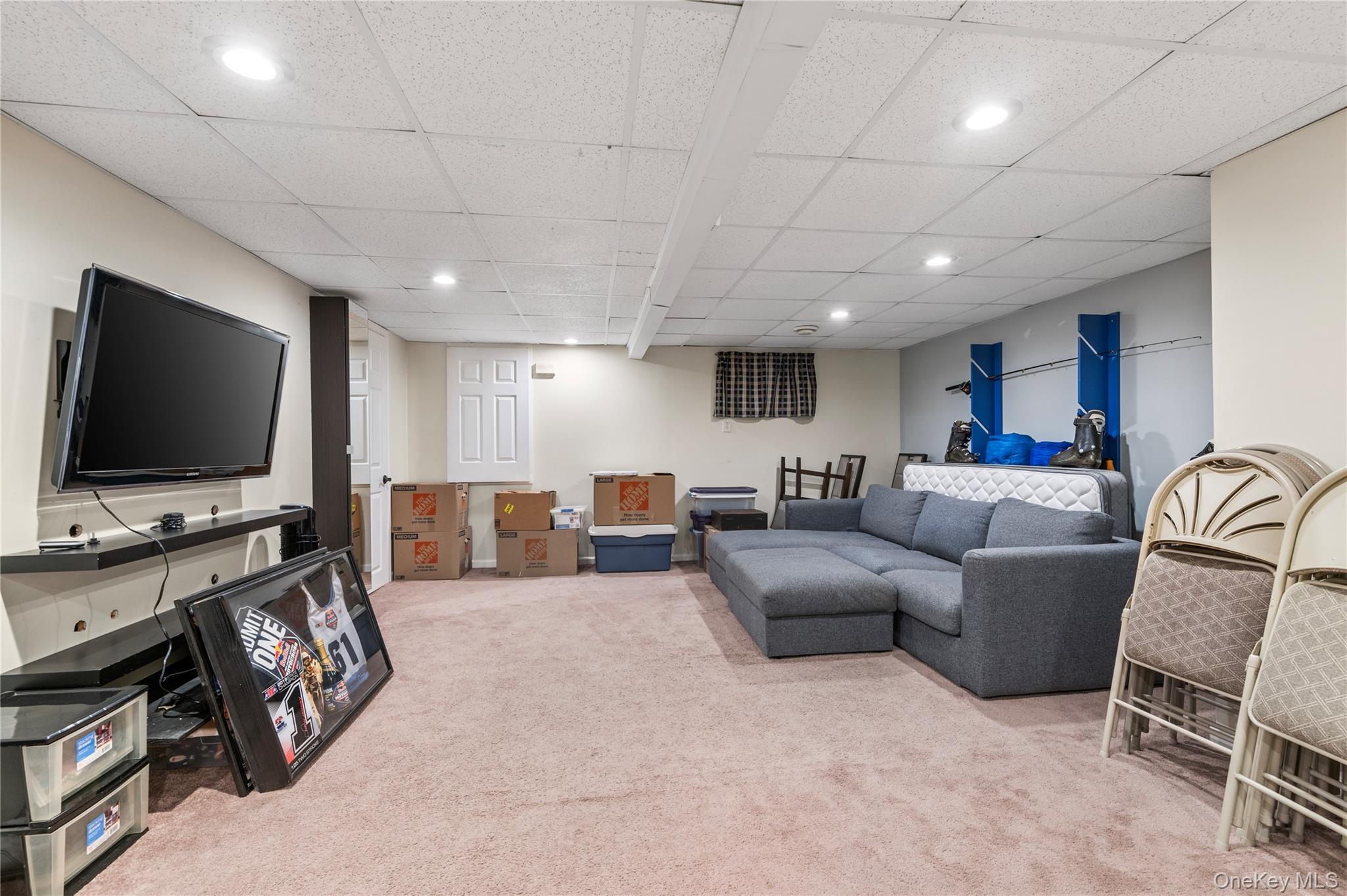 Single Family 4th Nassau County, NY 11040, MLS-932868-33