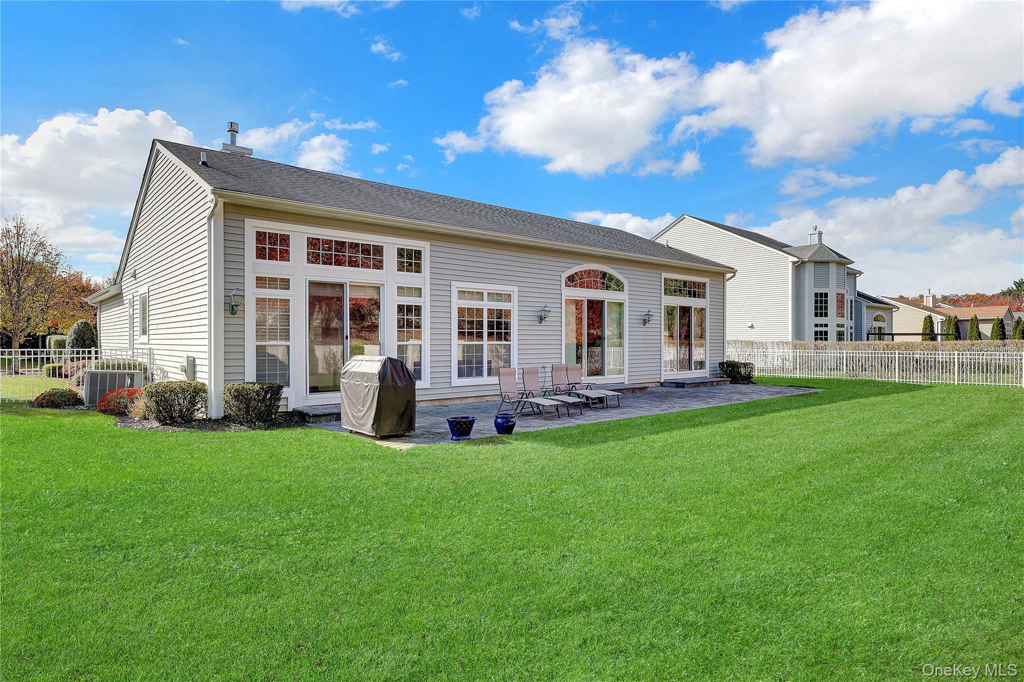 Single Family Hamlet Woods  Suffolk County, NY 11780, MLS-932905-3